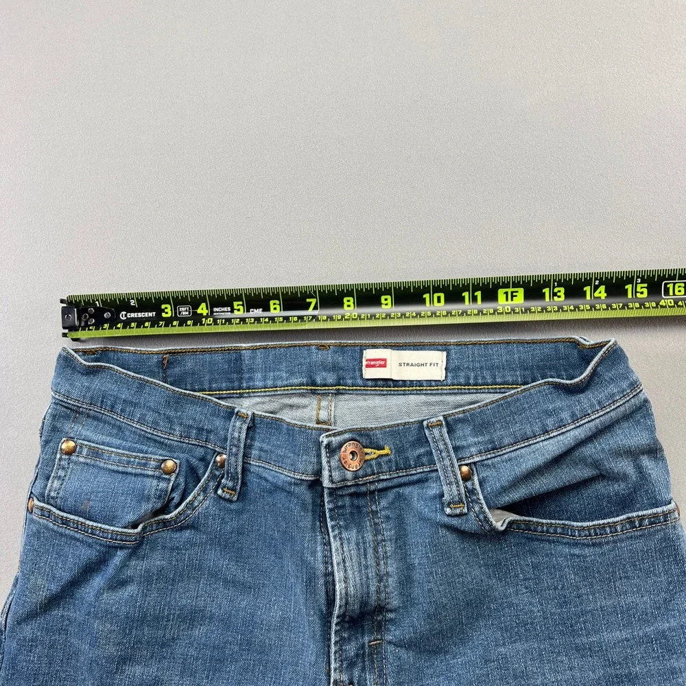 Wrangler Straight Fit Jeans Mens 31x30 Medium Wash Blue Denim 112326614
